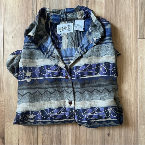 Vintage Silk Button down - Picture 5 of 9